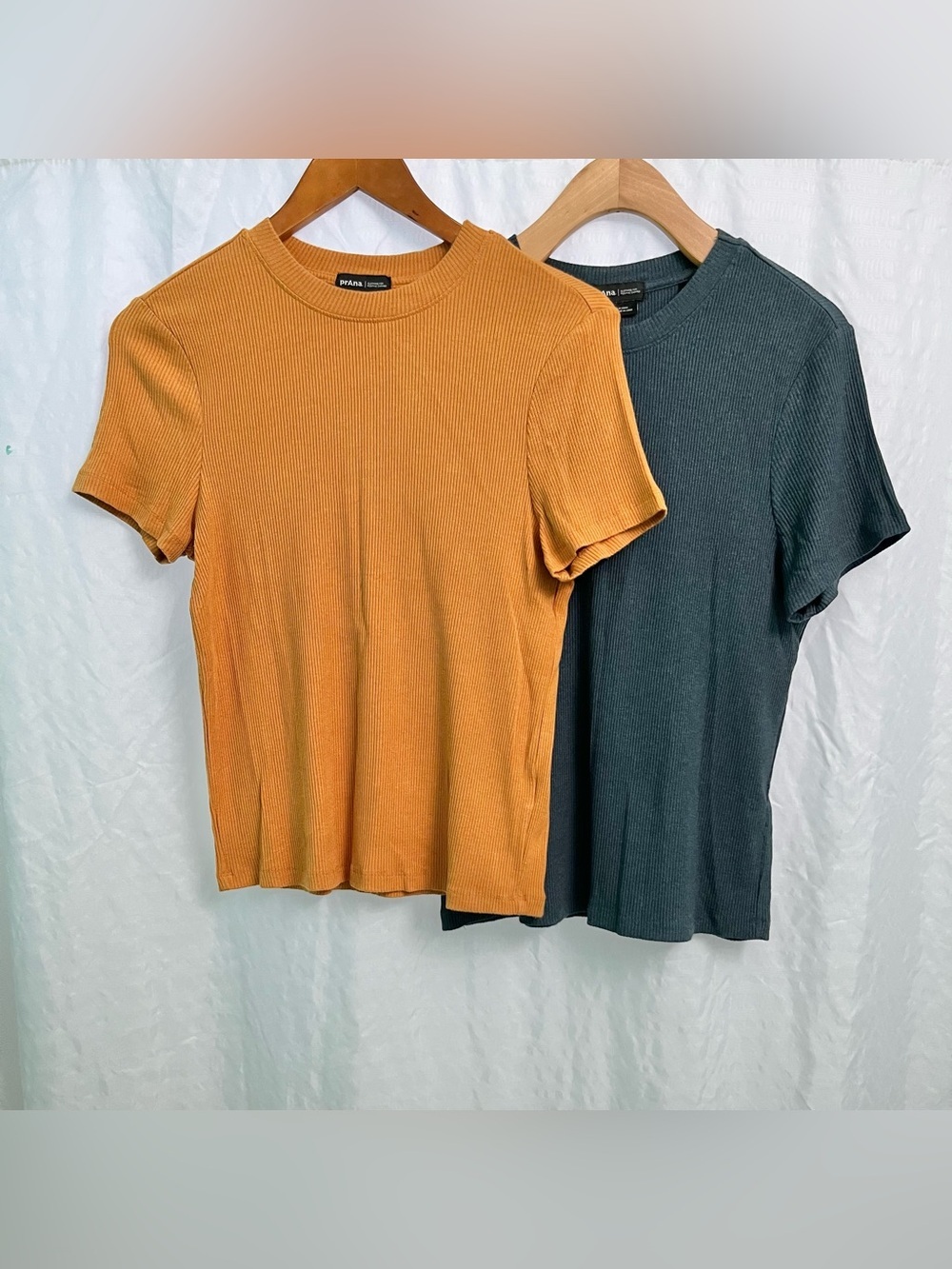 PRANA | WOMENS FOUNDATION RIB TEE IN GOLDEN YELLOW AND GREY GREEN SHORT TEE L/XL
